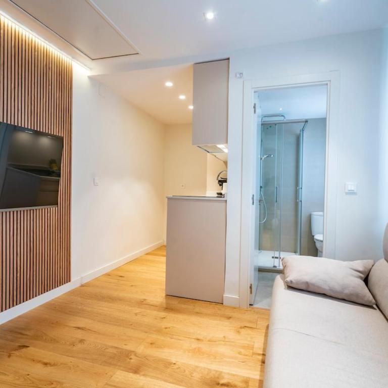CB10 - Stylish Modern Apartment- 5-minute walk to Gran Vía - Two-Bedroom Apartment - 13
