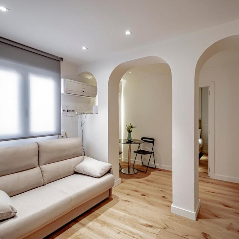 CB10 - Stylish Modern Apartment- 5-minute walk to Gran Vía - Two-Bedroom Apartment - 16