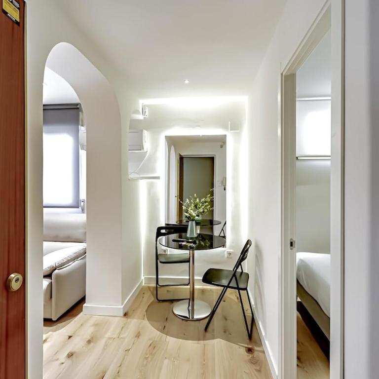 CB10 - Stylish Modern Apartment- 5-minute walk to Gran Vía - Two-Bedroom Apartment - 17