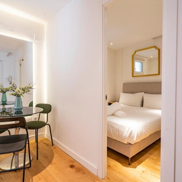 CB10 - Stylish Modern Apartment- 5-minute walk to Gran Vía - Two-Bedroom Apartment - 19
