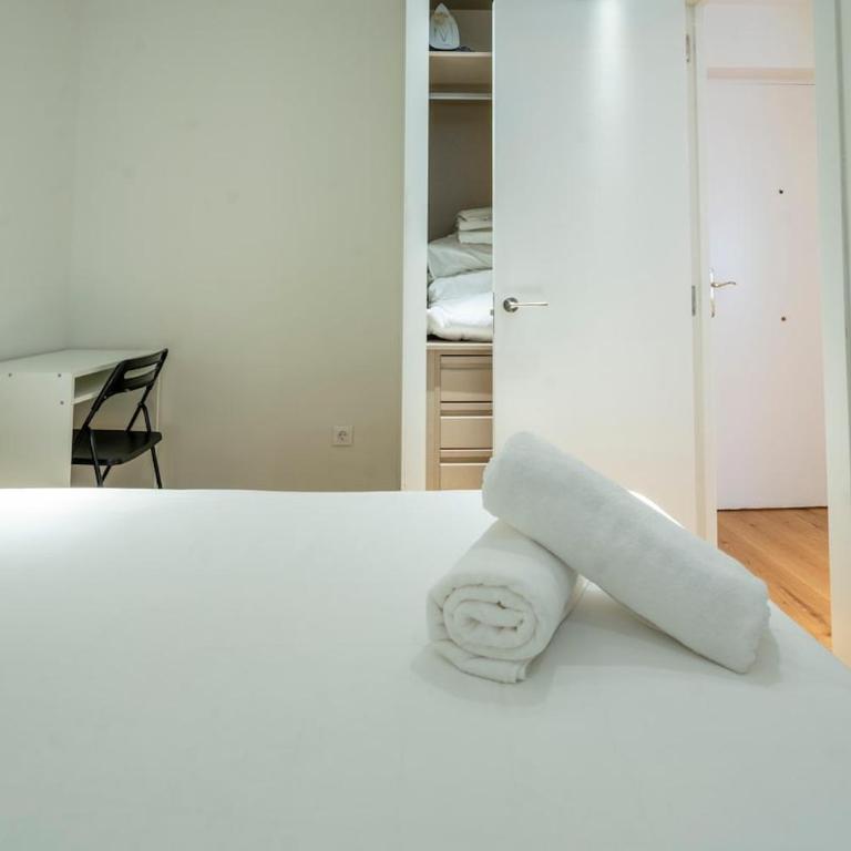 CB10 - Stylish Modern Apartment- 5-minute walk to Gran Vía - Two-Bedroom Apartment - 30