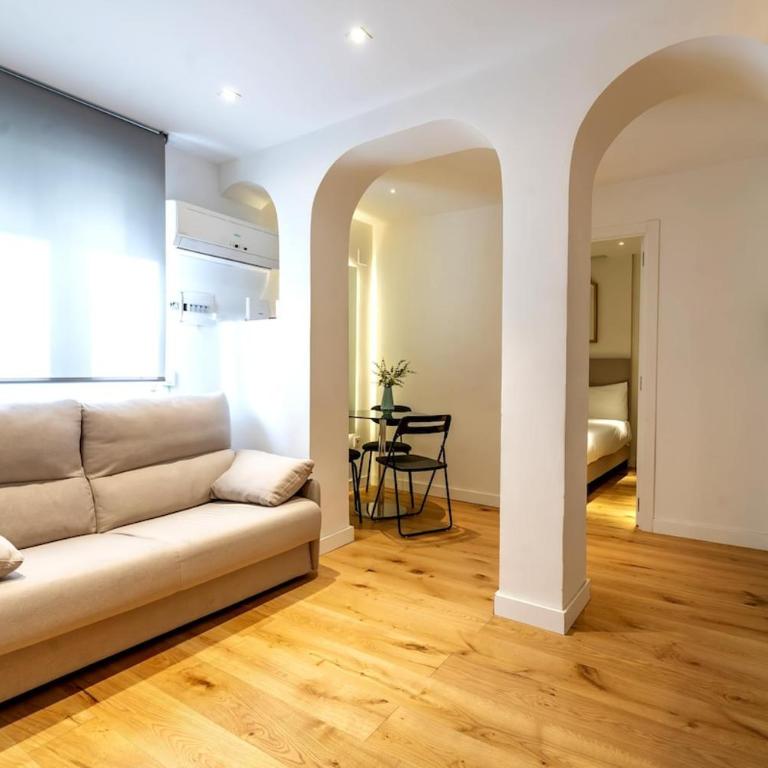CB10 - Stylish Modern Apartment- 5-minute walk to Gran Vía - Two-Bedroom Apartment - 31