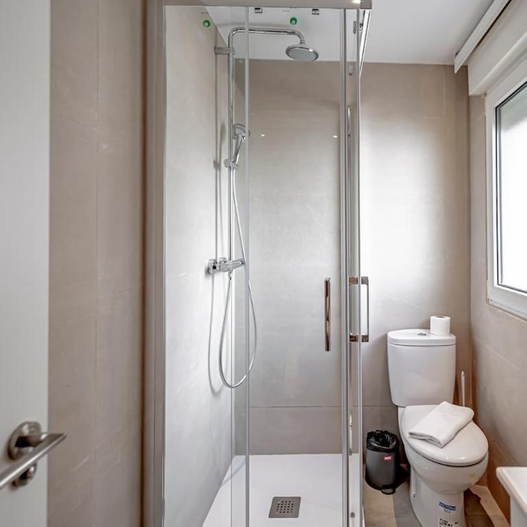 CB10 - Stylish Modern Apartment- 5-minute walk to Gran Vía - Two-Bedroom Apartment - 36