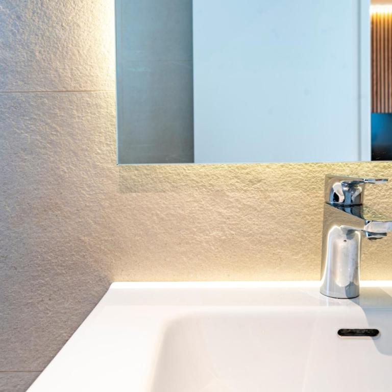 CB10 - Stylish Modern Apartment- 5-minute walk to Gran Vía - Two-Bedroom Apartment - 37