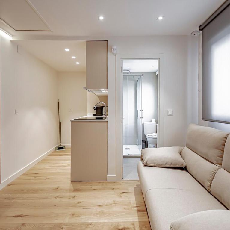 CB10 - Stylish Modern Apartment- 5-minute walk to Gran Vía - Two-Bedroom Apartment - 38