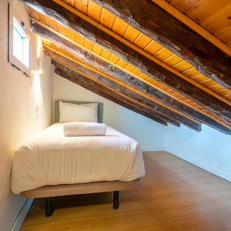 CB10 - Stylish Modern Apartment- 5-minute walk to Gran Vía - Two-Bedroom Apartment - 47