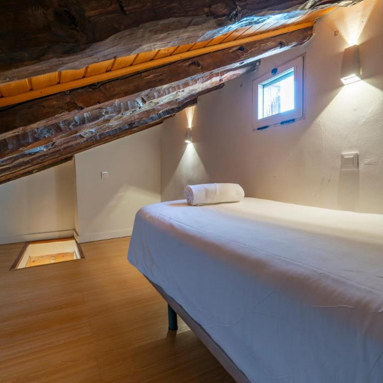CB10 - Stylish Modern Apartment- 5-minute walk to Gran Vía - Two-Bedroom Apartment - 49
