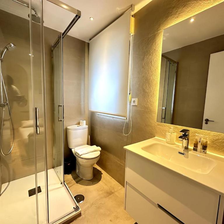 CB10 - Stylish Modern Apartment- 5-minute walk to Gran Vía - Two-Bedroom Apartment - 50