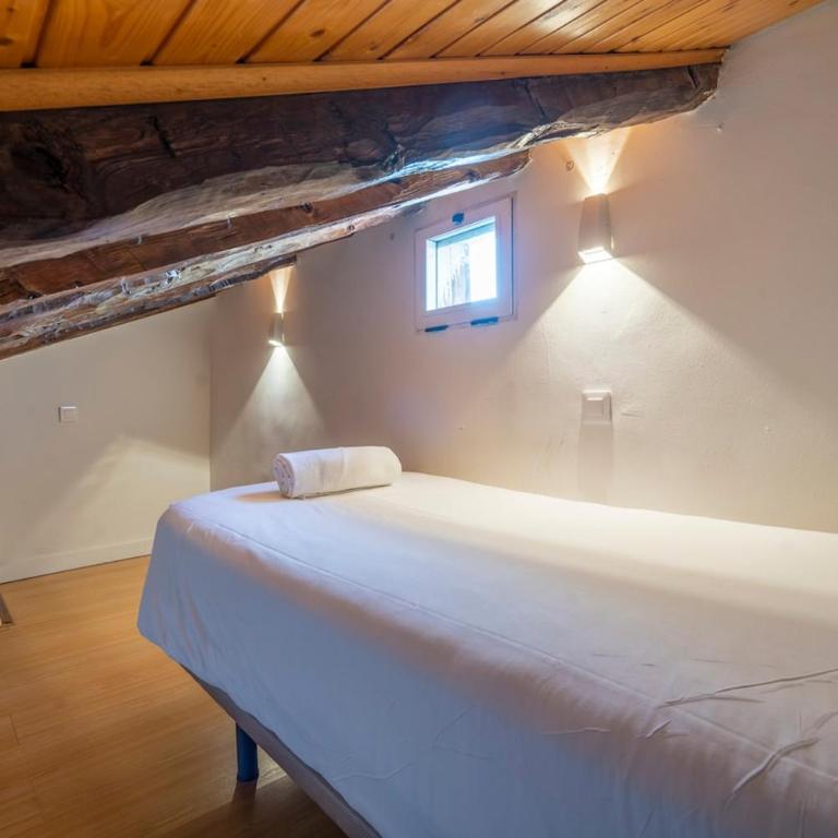 CB10 - Stylish Modern Apartment- 5-minute walk to Gran Vía - Two-Bedroom Apartment - 54