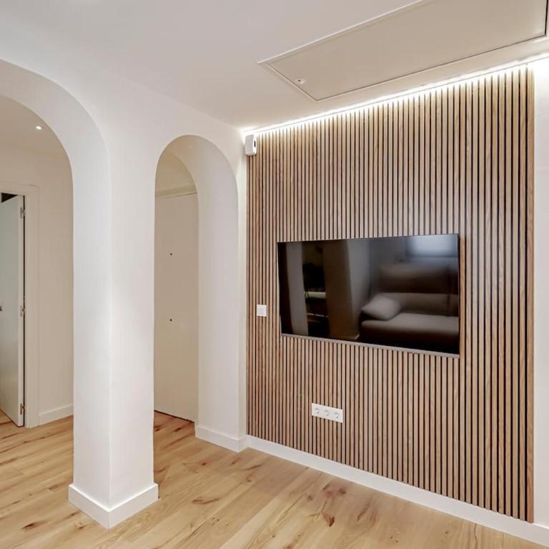 CB10 - Stylish Modern Apartment- 5-minute walk to Gran Vía - Two-Bedroom Apartment - 57