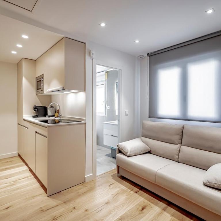 CB10 - Stylish Modern Apartment- 5-minute walk to Gran Vía - Two-Bedroom Apartment - 62