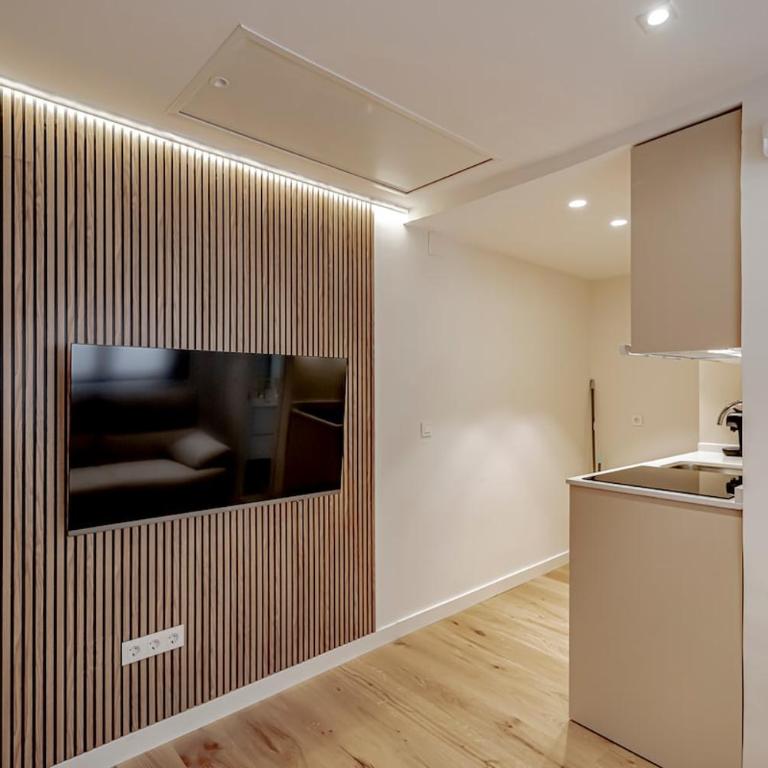 CB10 - Stylish Modern Apartment- 5-minute walk to Gran Vía - Two-Bedroom Apartment - 66