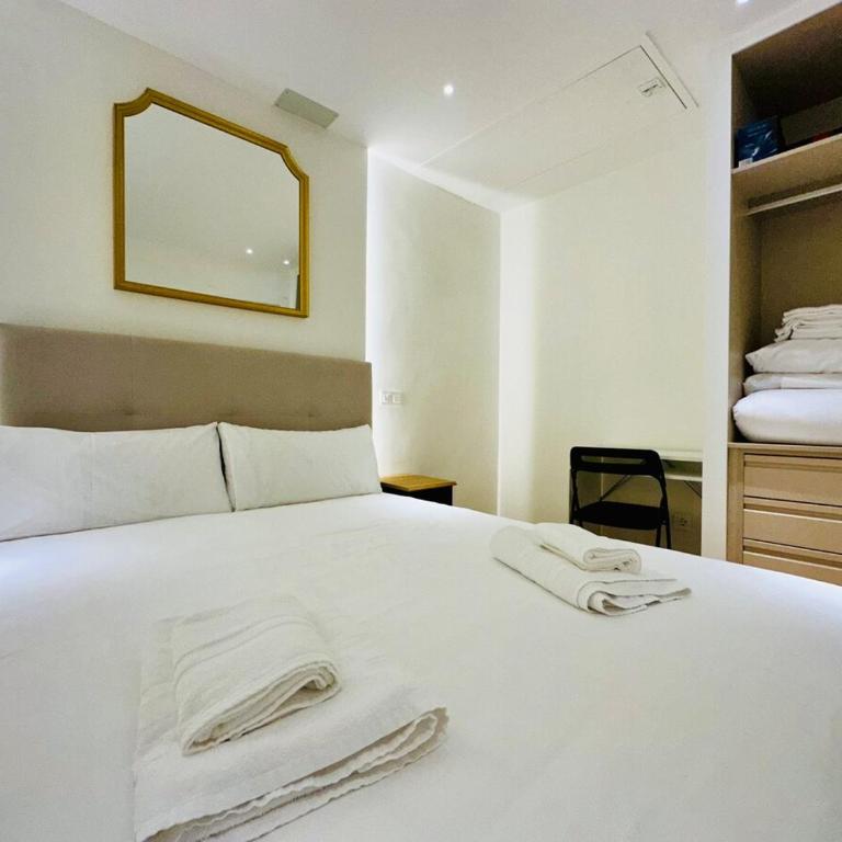 CB10 - Stylish Modern Apartment- 5-minute walk to Gran Vía - Two-Bedroom Apartment - 69
