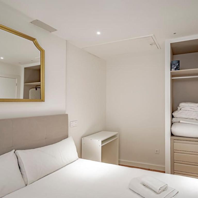 CB10 - Stylish Modern Apartment- 5-minute walk to Gran Vía - Two-Bedroom Apartment - 71