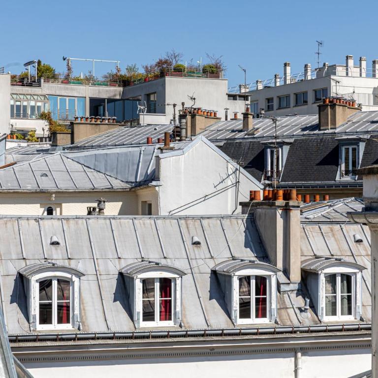 Villa SoPi Appart'Hotel by Patrick Hayat - One-Bedroom Apartment with View of the Paris rooftops - 17
