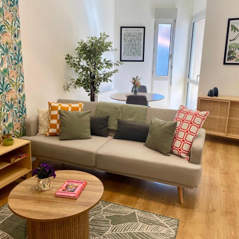 Stylish Apartment with Balcony - Very Central - Long Stays and Pets Welcome - Appartement 1 Chambre - 3