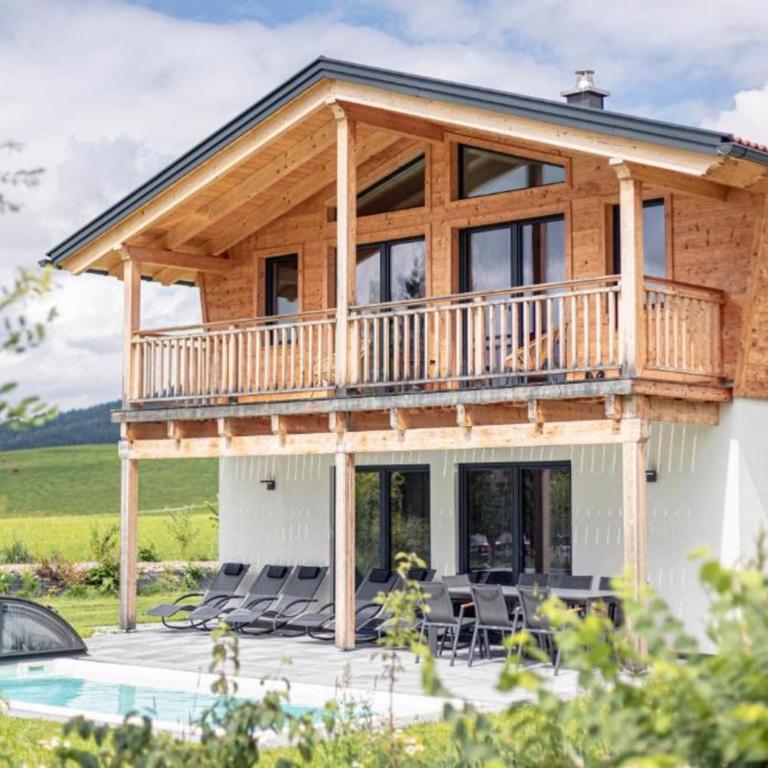 Luxalps- Chalets Inzell- Sauna- Skifahren- Wandern- Natur- Chiemgau Card - Chalet No 8 & 16 mit Hot Pot - Chalet mit 3 Schlafzimmern - 1