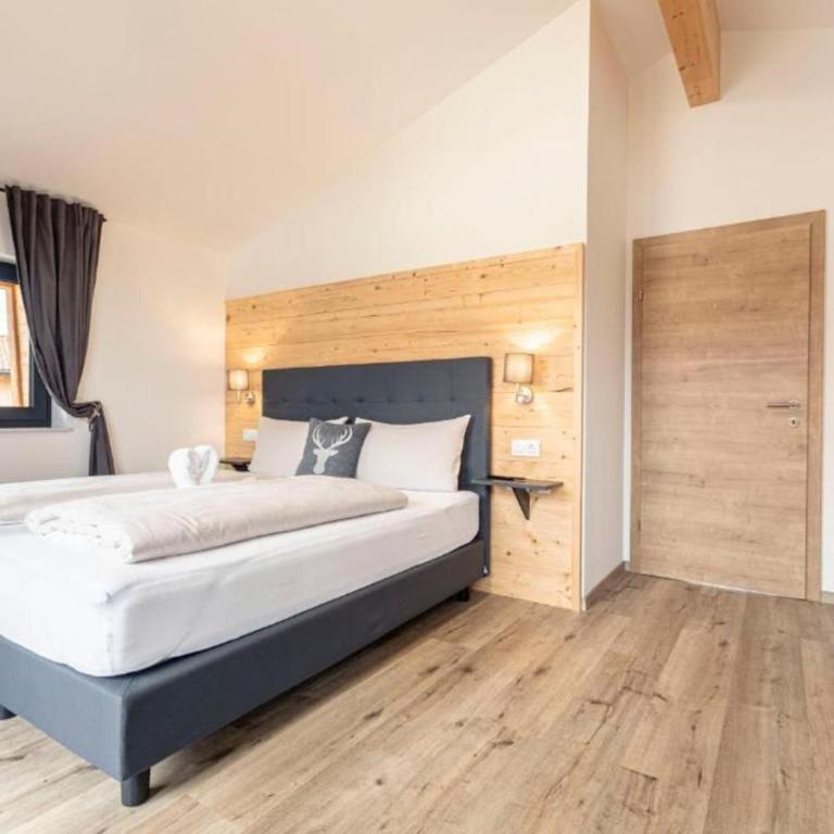 Luxalps- Chalets Inzell- Sauna- Skifahren- Wandern- Natur- Chiemgau Card - Chalet No 8 & 16 mit Hot Pot - Chalet mit 3 Schlafzimmern - 4