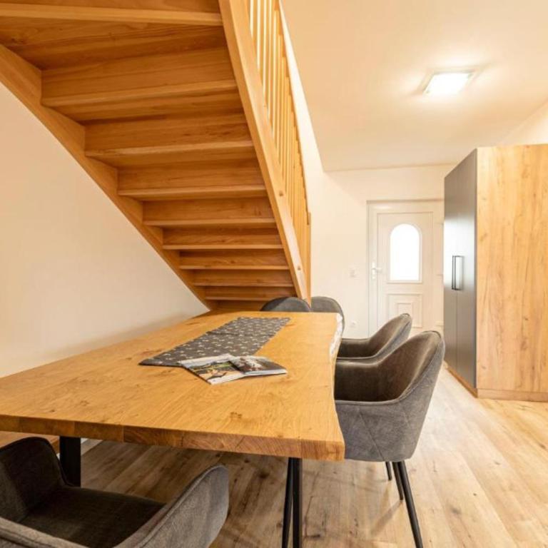 Luxalps- Chalets Inzell- Sauna- Skifahren- Wandern- Natur- Chiemgau Card - Chalet No 8 & 16 mit Hot Pot - Chalet mit 3 Schlafzimmern - 7