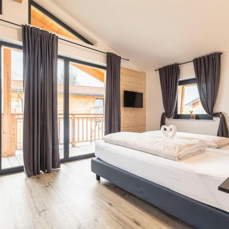 Luxalps- Chalets Inzell- Sauna- Skifahren- Wandern- Natur- Chiemgau Card - Chalet No 8 & 16 mit Hot Pot - Chalet mit 3 Schlafzimmern - 6