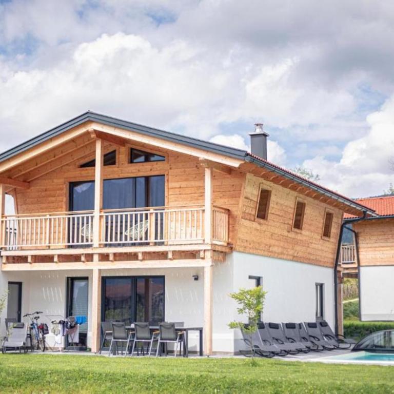 Luxalps- Chalets Inzell- Sauna- Skifahren- Wandern- Natur- Chiemgau Card - Chalet No 8 & 16 mit Hot Pot - Chalet mit 3 Schlafzimmern - 17