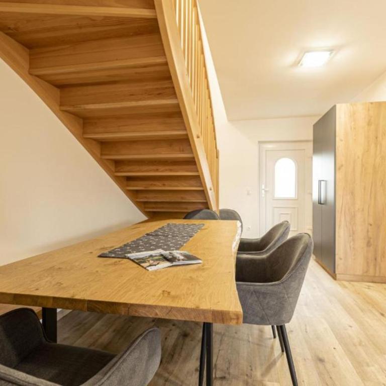 Luxalps- Chalets Inzell- Sauna- Skifahren- Wandern- Natur- Chiemgau Card - Chalet No 8 & 16 mit Hot Pot - Chalet mit 3 Schlafzimmern - 23