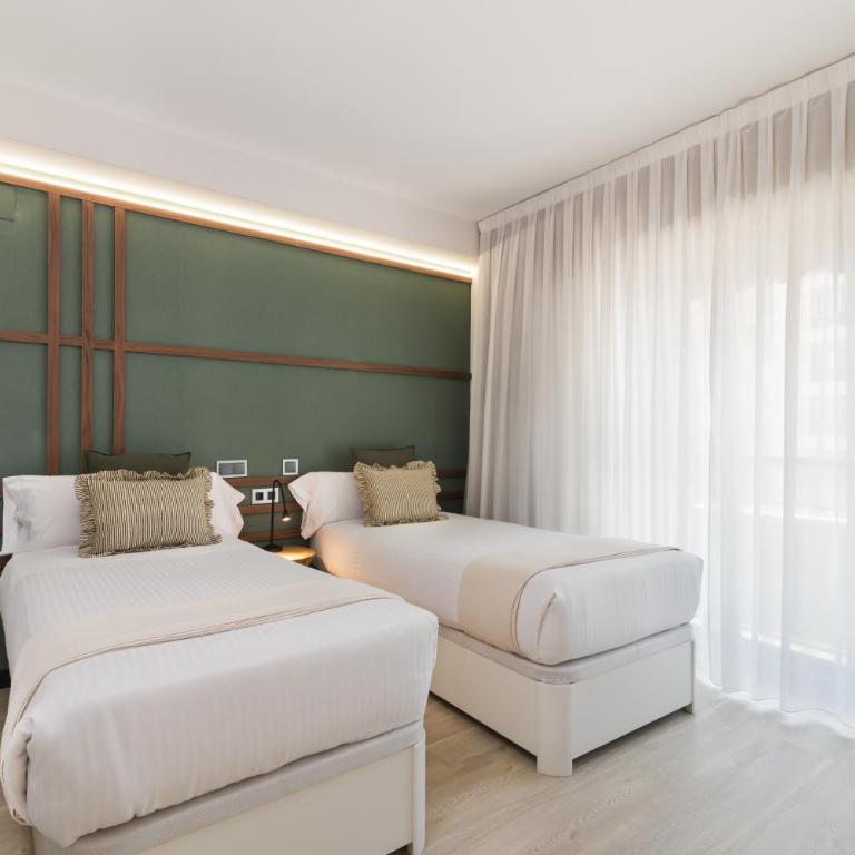 Roisa Hostal Boutique - Junior Suite with Balcony - 12