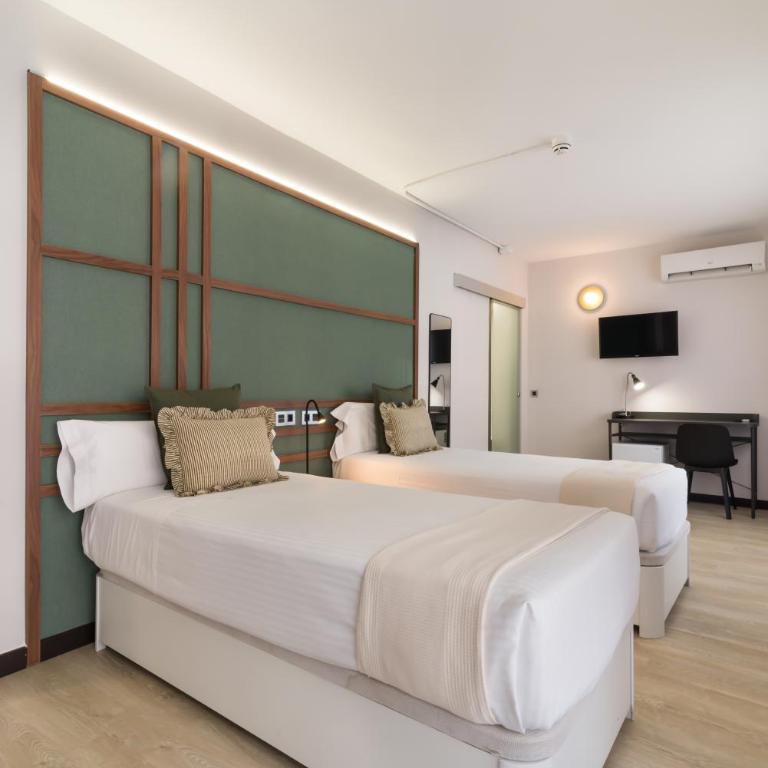 Roisa Hostal Boutique - Junior Suite with Balcony - 1