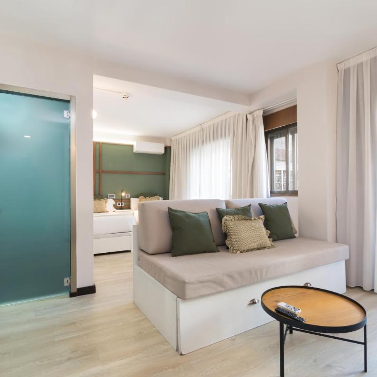 Roisa Hostal Boutique - Junior Suite with Balcony - 7