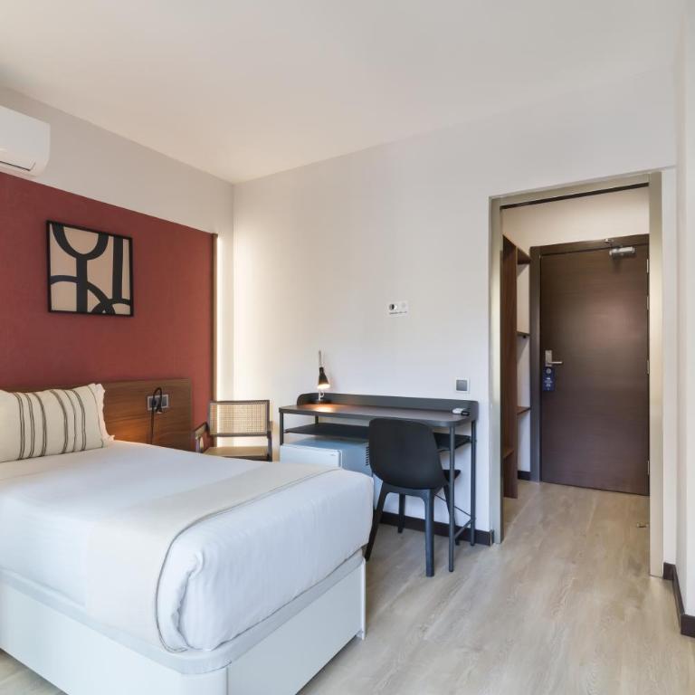 Roisa Hostal Boutique - Single Room with Balcony - 5