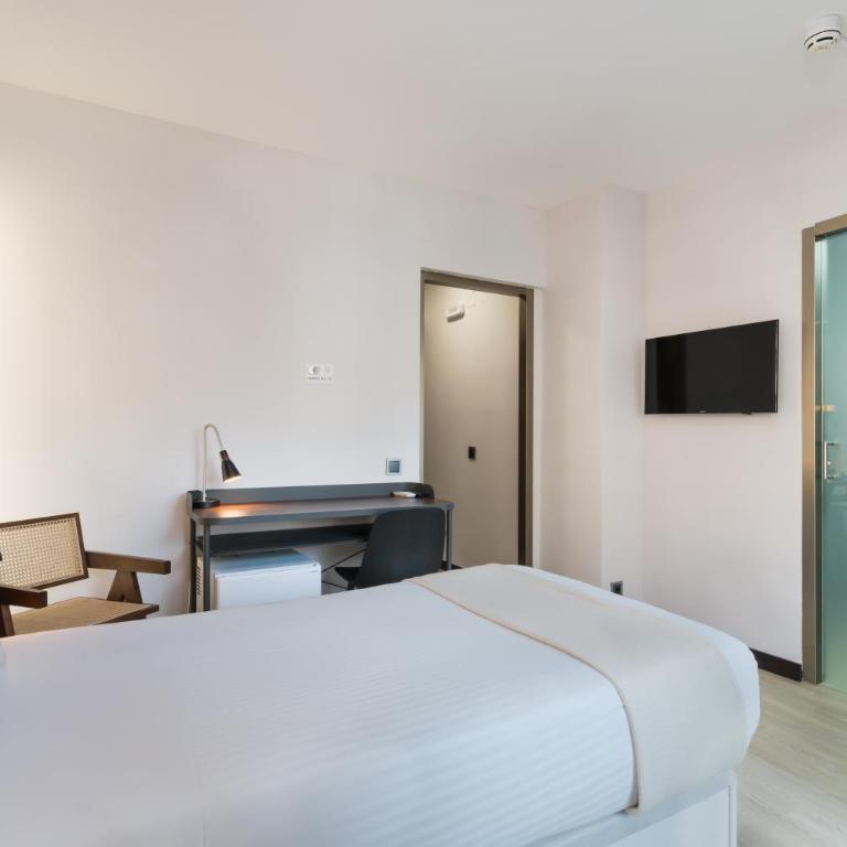 Roisa Hostal Boutique - Single Room with Balcony - 7