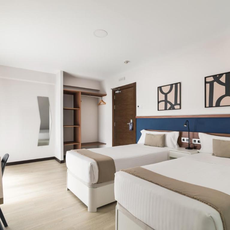 Roisa Hostal Boutique - Deluxe Double or Twin Room with Balcony - 13