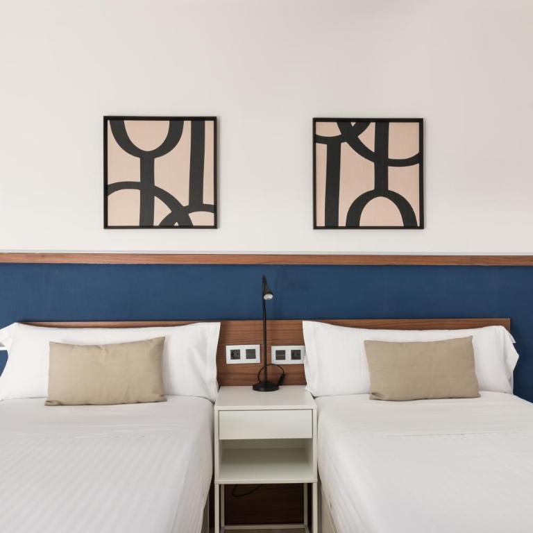 Roisa Hostal Boutique - Deluxe Double or Twin Room with Balcony - 4