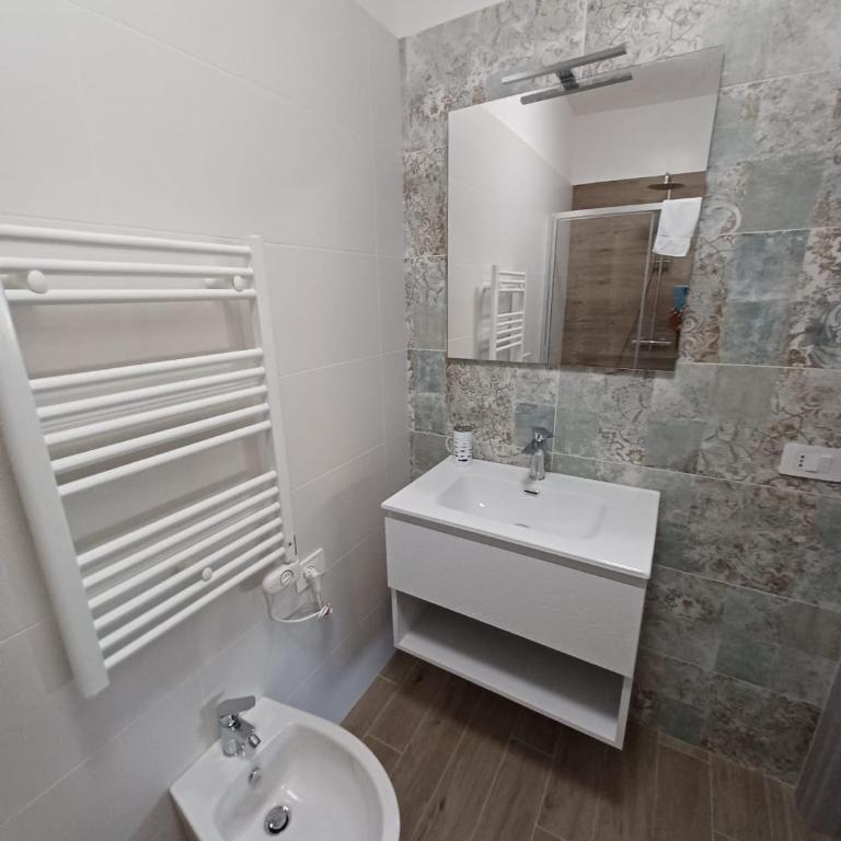 I 3 Gemelli Bed and Breakfast - Camera Matrimoniale/Doppia con Letti Singoli con Vista Mare - 4