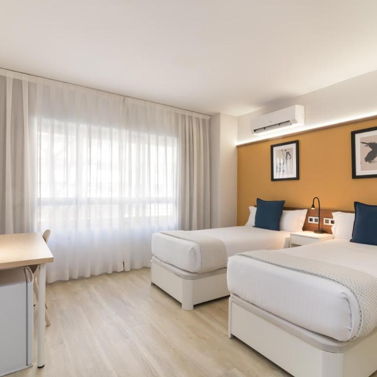 Roisa Hostal Boutique - Superior Twin Room - 1