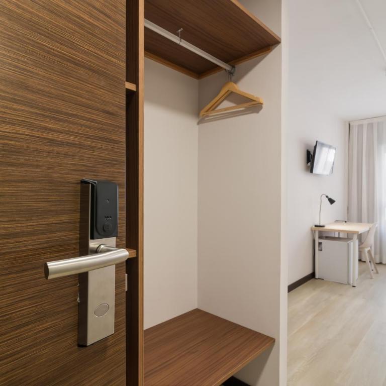 Roisa Hostal Boutique - Superior Twin Room - 3