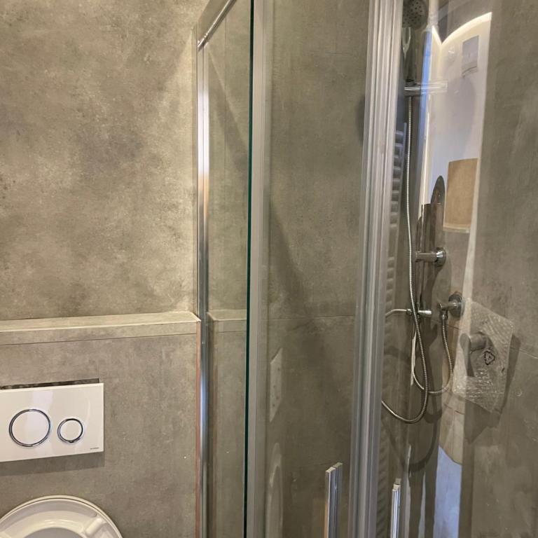 Hotel Paola - Posto Letto in Dormitorio Misto con 4 Letti - 16