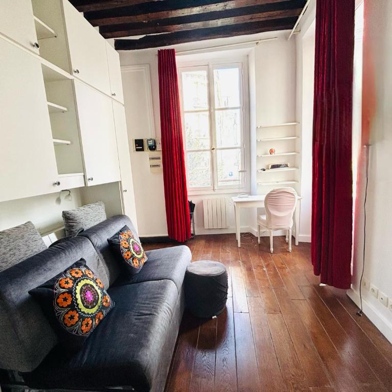 Spacious loft in the Marais - One-Bedroom Apartment - 5