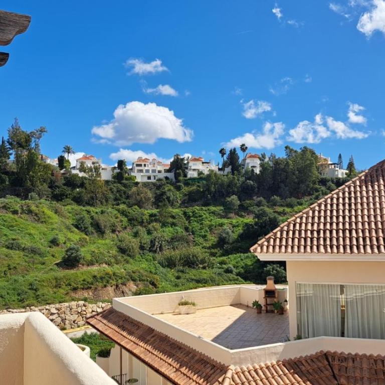 Aloha Hill Club - Apartamento Ático Dúplex de 2 dormitorios (2-4 adultos) - 1
