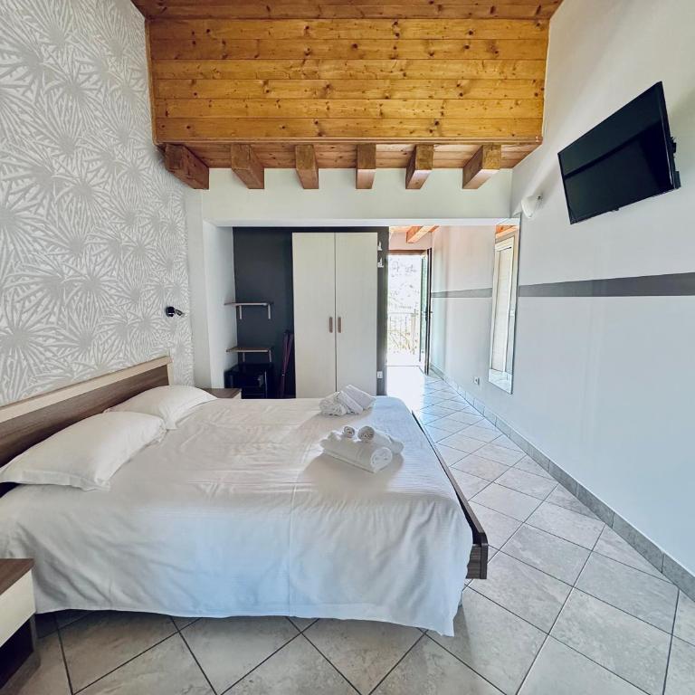 Agriturismo B&B Cascina Reciago - Camera Matrimoniale con Balcone e Vista Lago - 6
