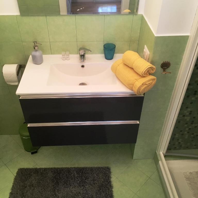 Alloggio Turistico via dei Faggi - Room - Camera Matrimoniale con Bagno Privato e Terrazza - 6