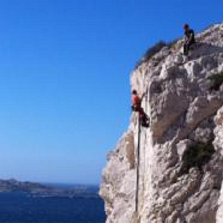 Morgiou Sormiou Marseille T4 climatisé familial - 3 Chambres - Terrasse bois - jardin privatif - Calanques à pied - Plages & Vélodrome à 10 min - Idéal Familles & Randonneurs & Grimpeurs - Escalade à 5 min - Marseille Sud - Apartment mit 3 Schlafzimmern - 27