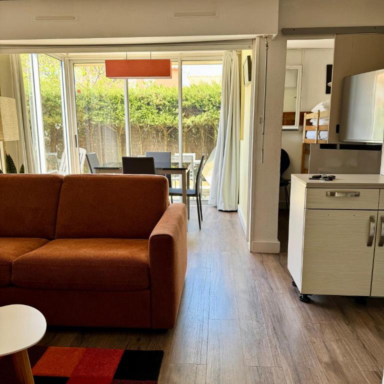 L'ocre du Sud - 6 pers - Parking - Clim - Vélos - Plages - Histoire de clés - Two-Bedroom Apartment - 8