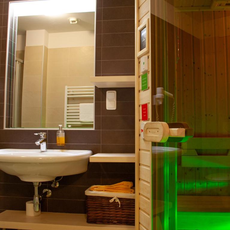 Sissi Park - One-Bedroom Apartment with Sauna - 5