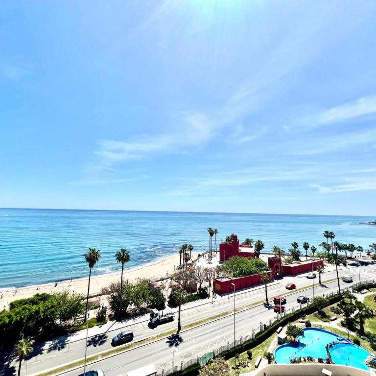 Large Deluxe Front Sea View Apartment Benalbeach - Apartment with Sea View - 22