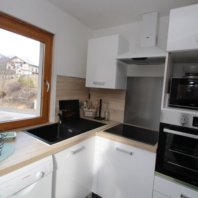 Apartment LA ROCHETTE free parking on site - Appartement avec Vue sur la Montagne - 17