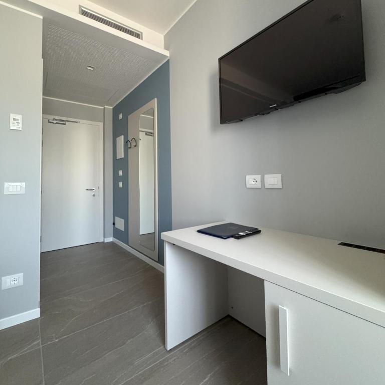 Hotel Paradiso - Superior Double or Twin Room - 2