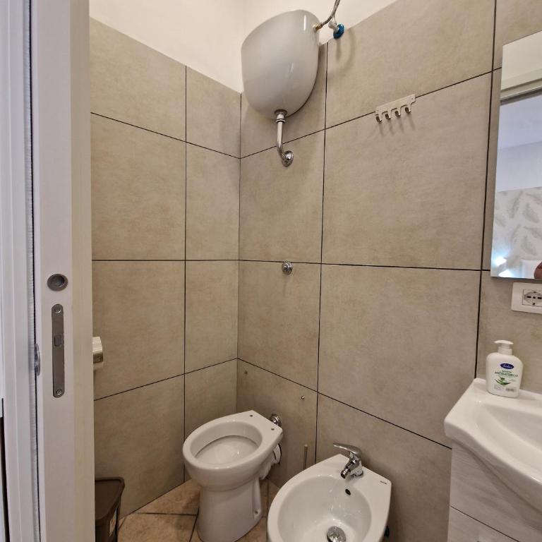 B&B Enjoy Pompeii Ruins and Church - Camera Tripla con Bagno Privato - 9