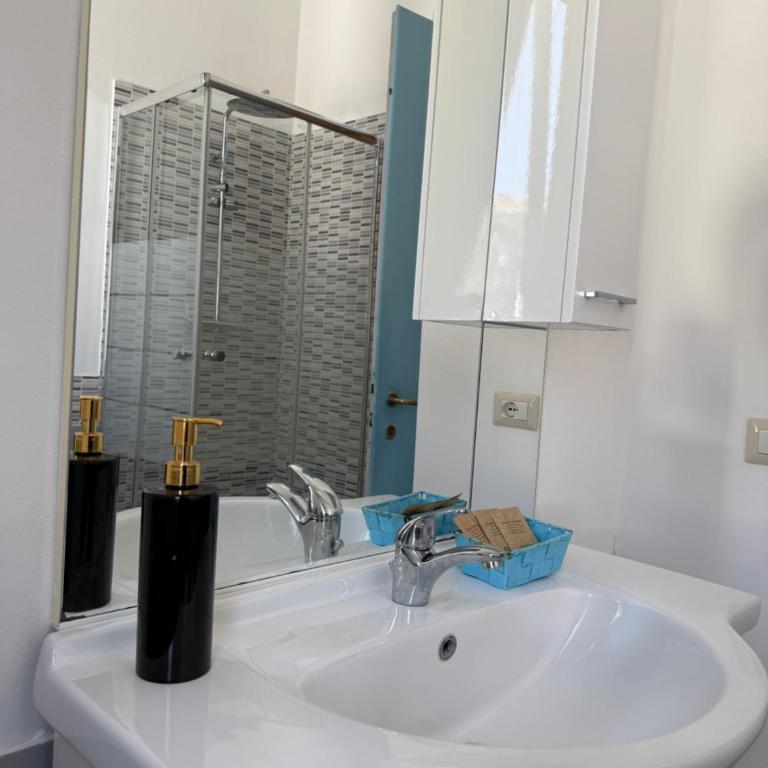 EASYROOMS ONE - Camera Matrimoniale con Bagno Privato Esterno - 13