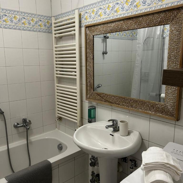 Intero Alloggio - Porta Susa - Appartamento con 2 Camere da Letto - 10